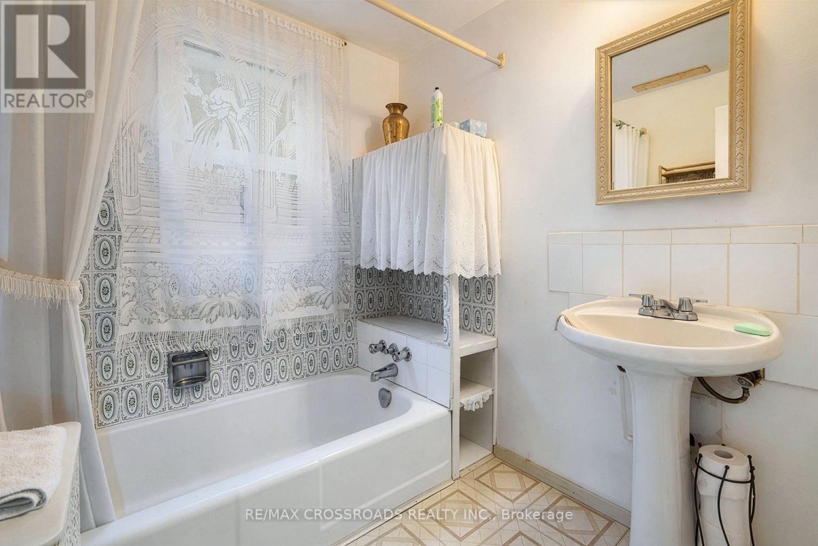 36 MCDONALD AVENUE - 23
