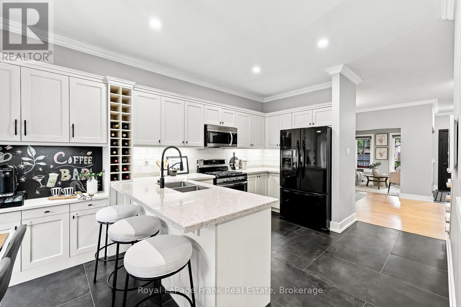6 FOXBURY ROAD - 10
