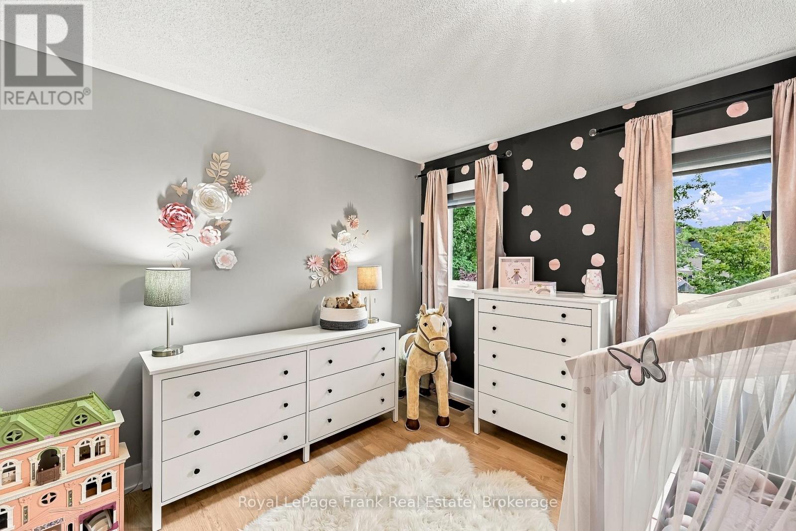 6 FOXBURY ROAD - Image 30