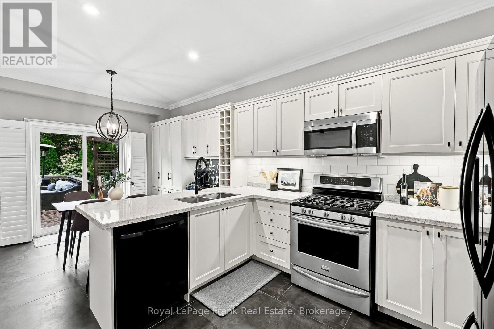 6 FOXBURY ROAD - 8