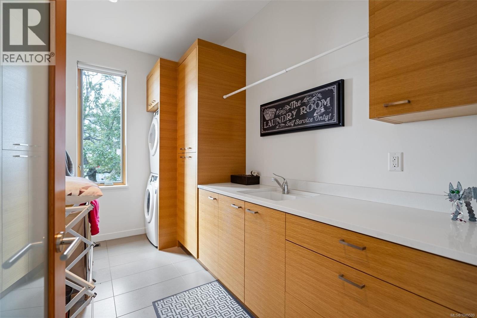  810 Rainbow Ridge Lane, Saanich