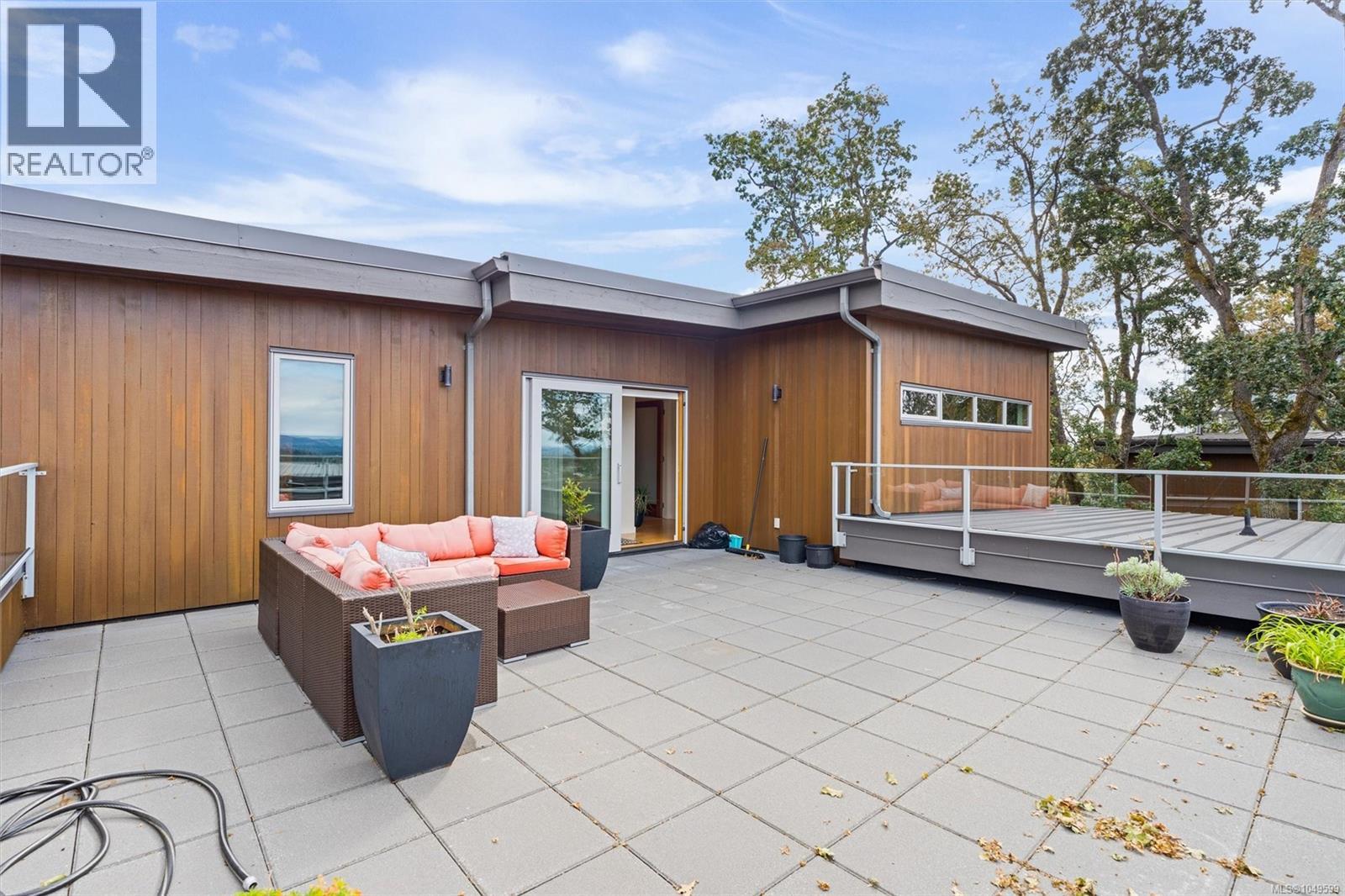  810 Rainbow Ridge Lane, Saanich