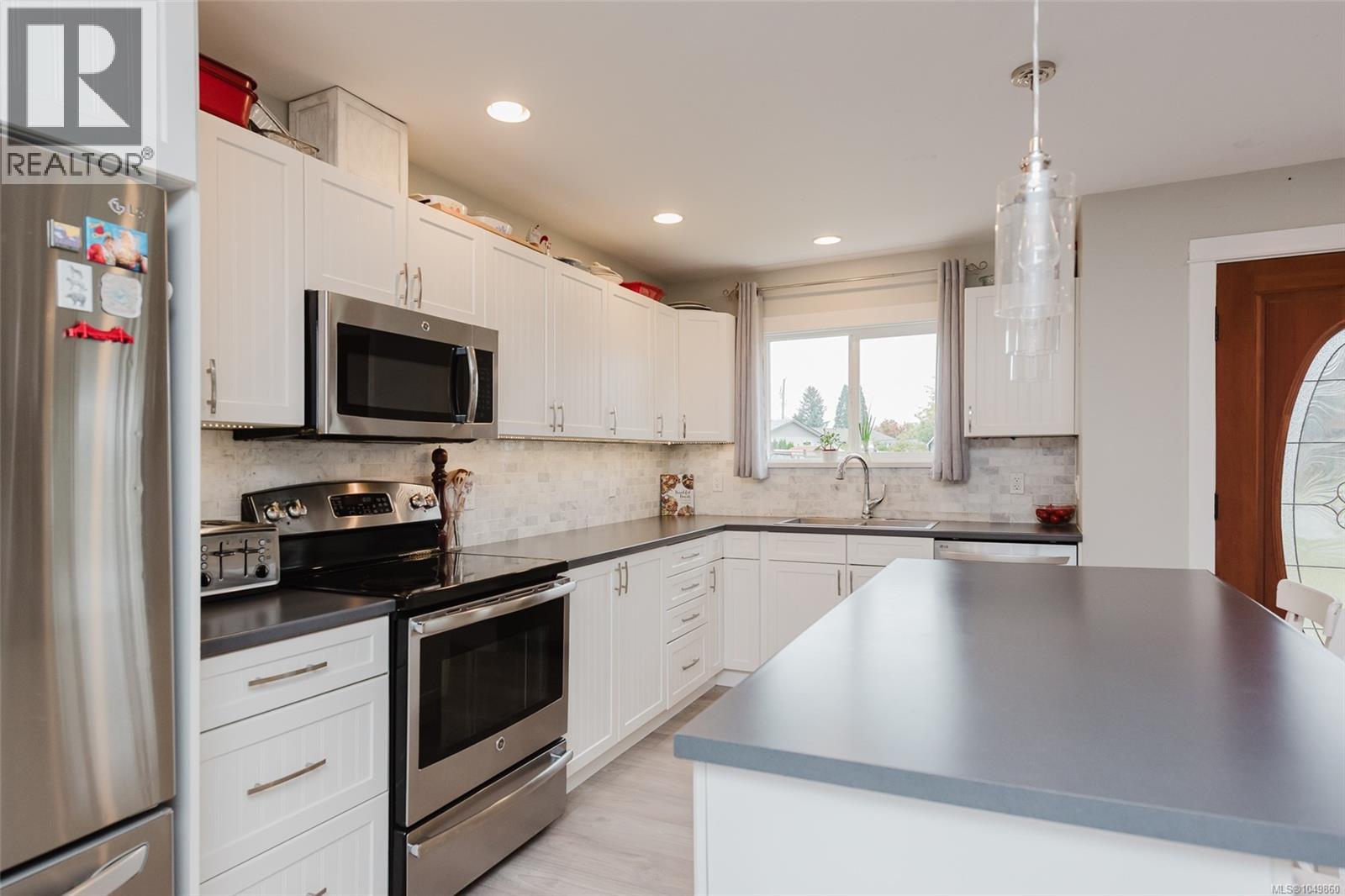 2086 Eardley Rd - Image 15