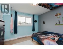Bedroom - 2086 Eardley Rd, Campbell River, BC V9W1L4 Photo 7