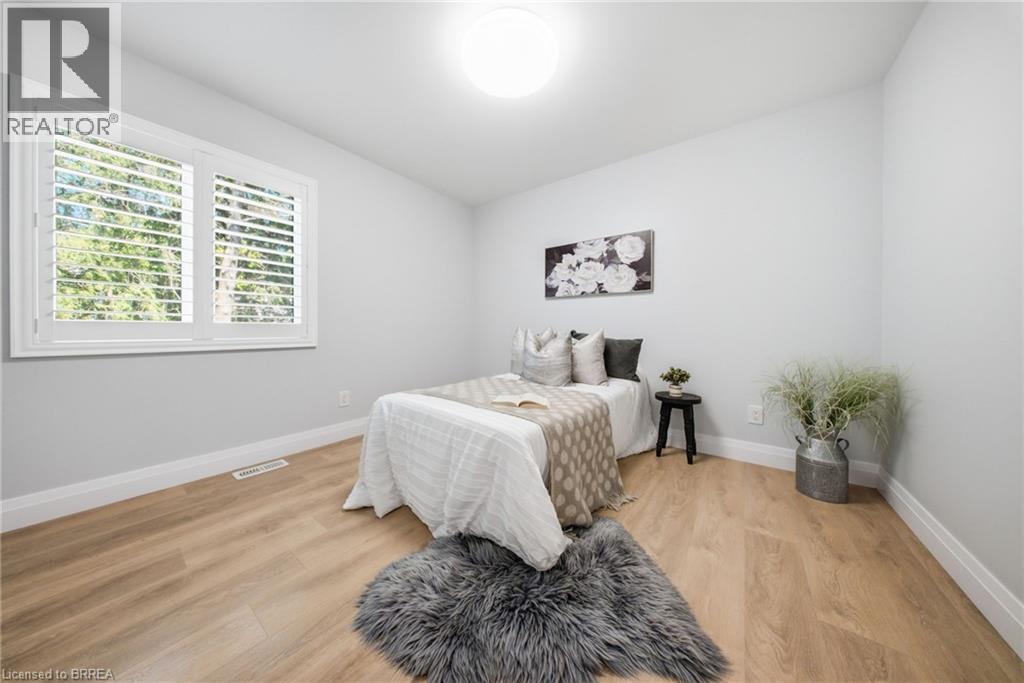 21 SANDY Row - Image 16