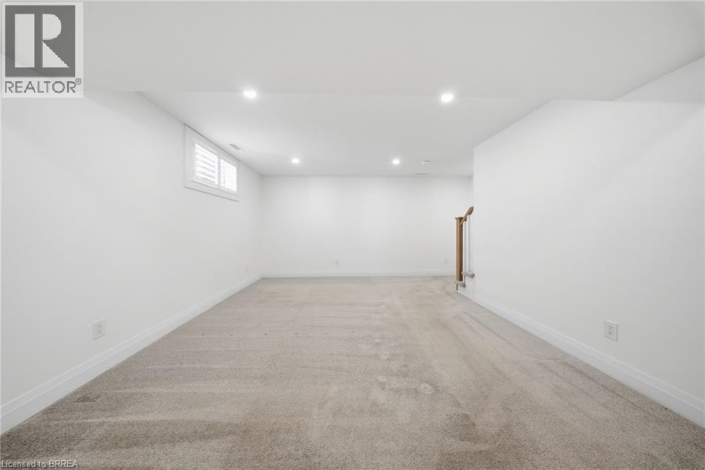 21 SANDY Row - Image 18