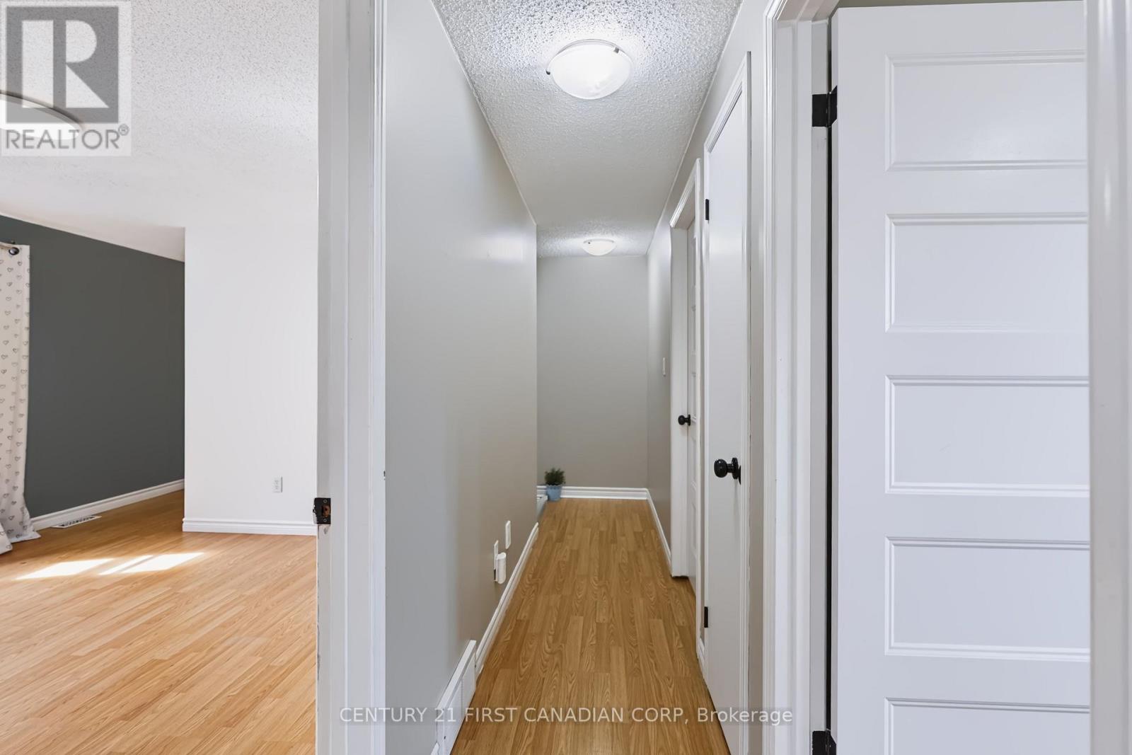 159 WALMER GARDENS - Image 30