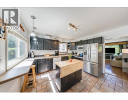 Full bathroom - 128 Haig Street, Warfield, BC V1R2L9 Photo 8