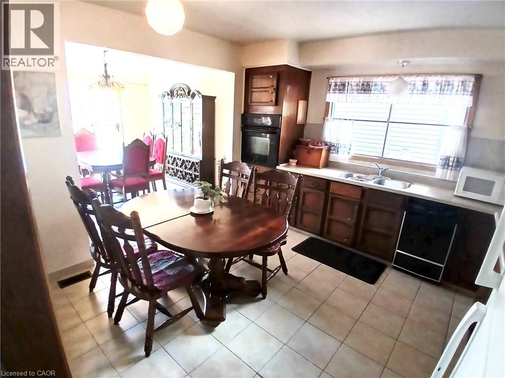 118 CRAIGROYSTON Road - 11