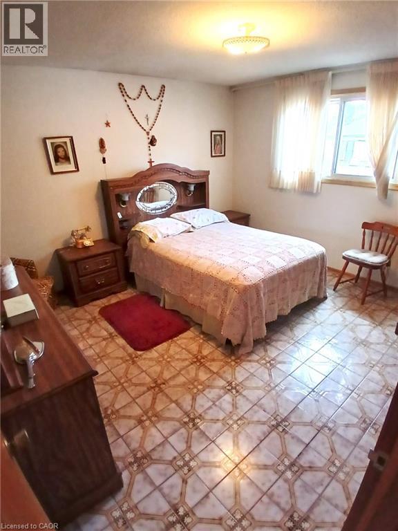 118 CRAIGROYSTON Road - 12