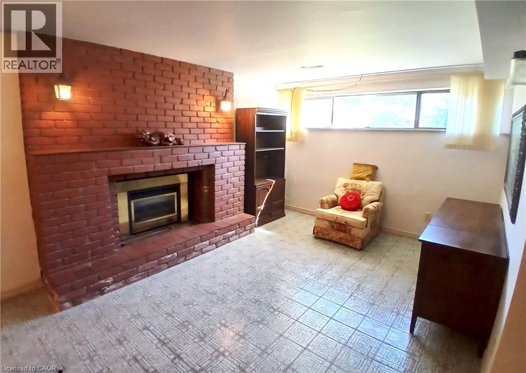 118 CRAIGROYSTON Road - 18