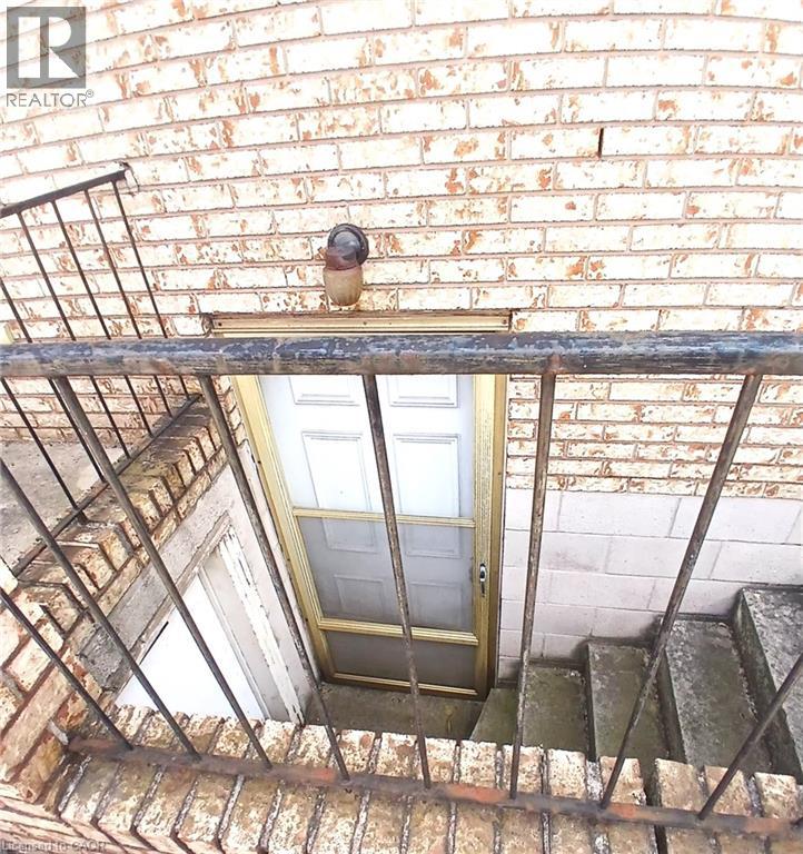 118 CRAIGROYSTON Road - 29