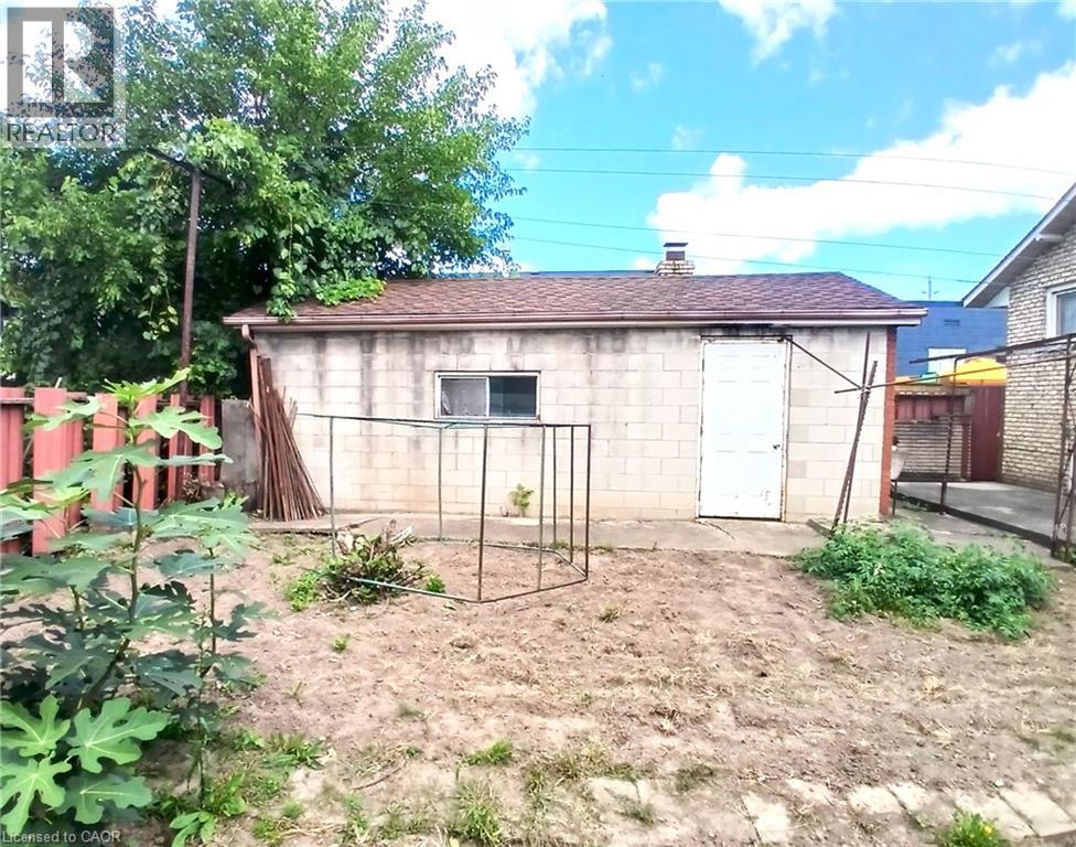 118 CRAIGROYSTON Road - 31