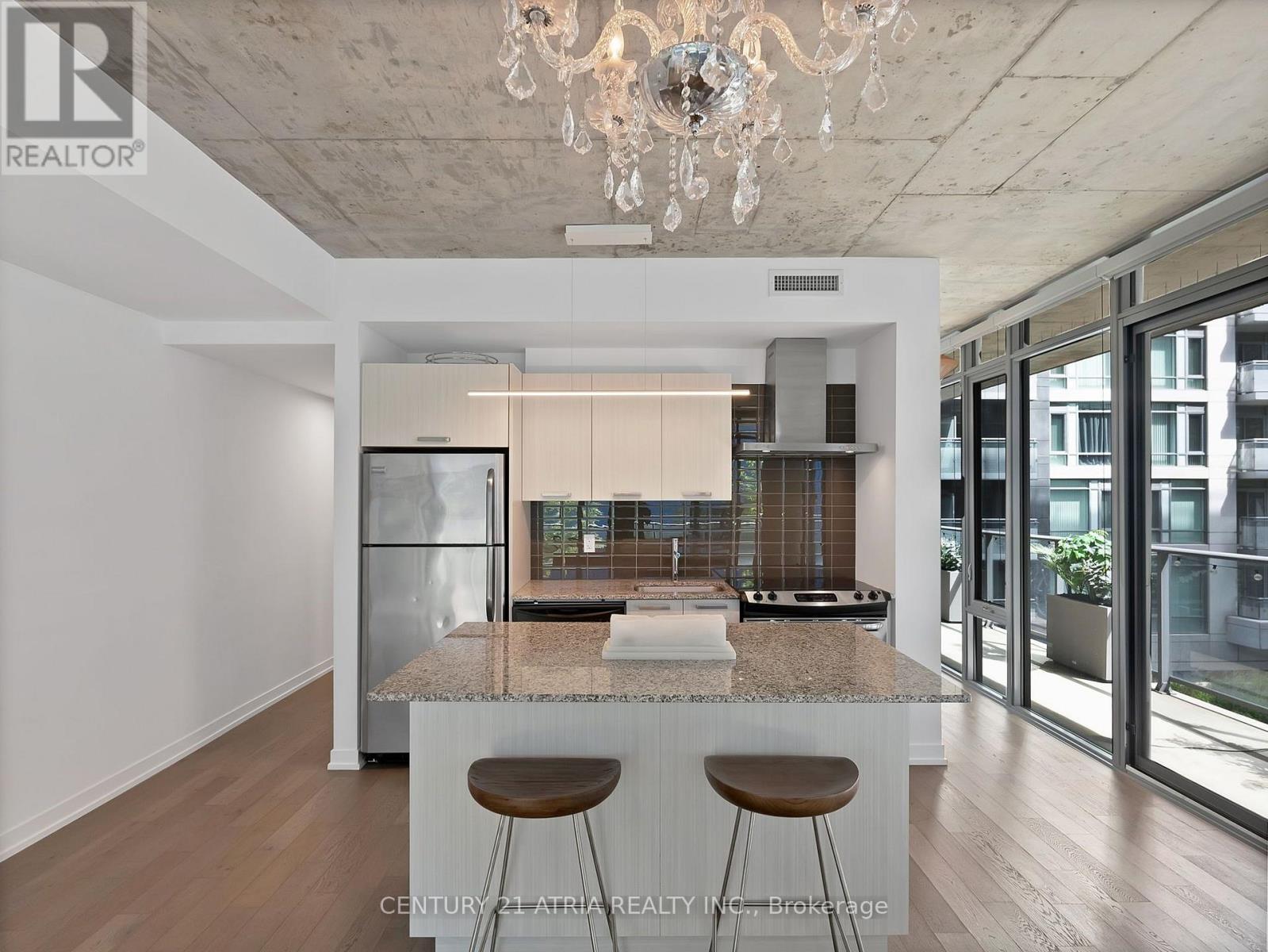 #318 95 BATHURST STREET - 12
