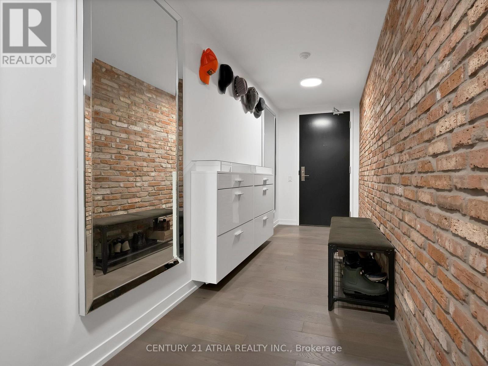Photo of 318 - 95 BATHURST STREET