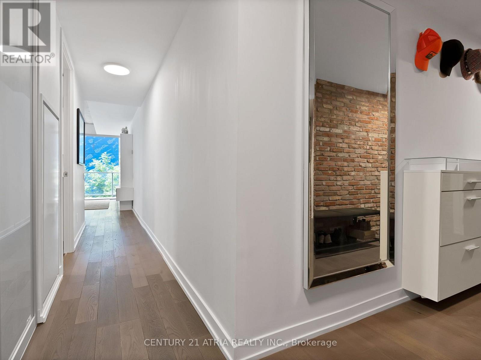 Photo of 318 - 95 BATHURST STREET