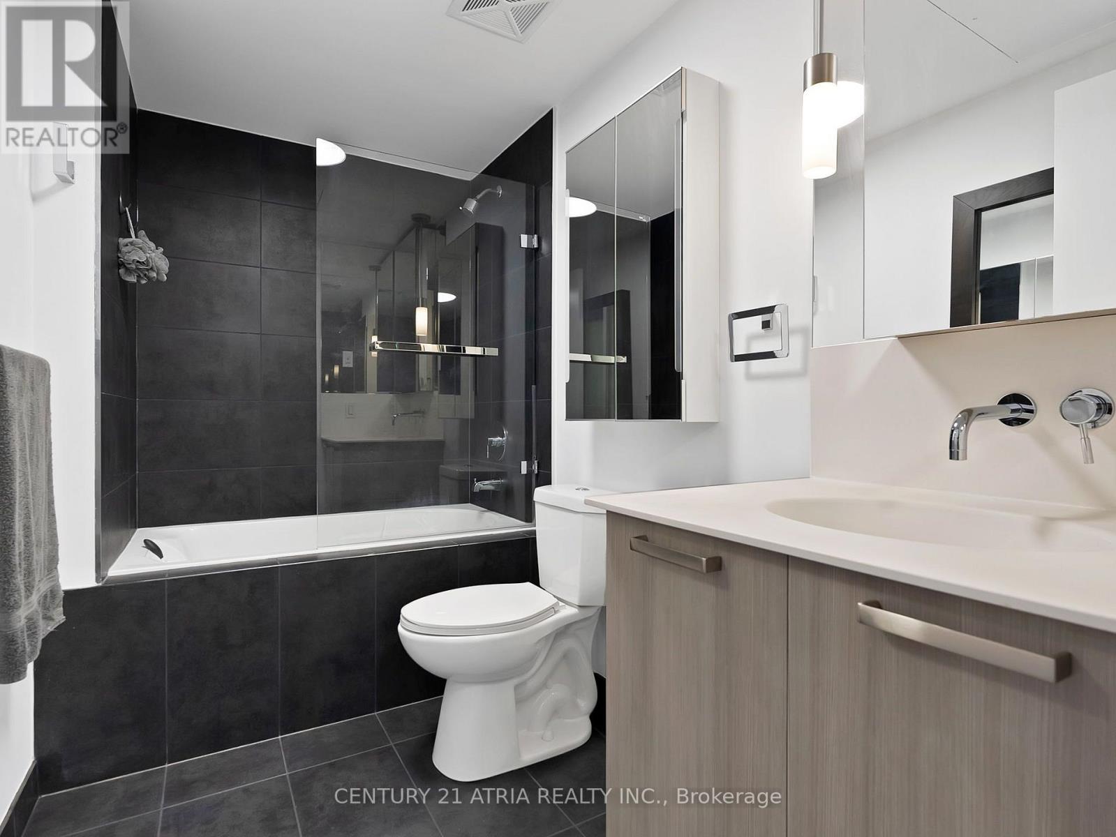 Photo of 318 - 95 BATHURST STREET