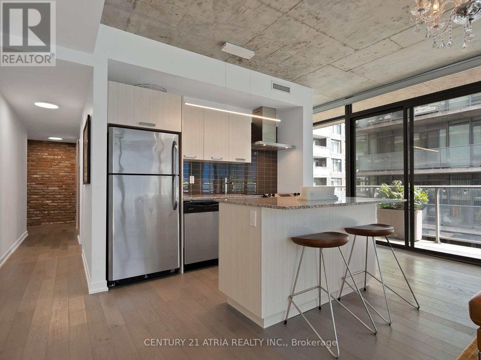 Photo of 318 - 95 BATHURST STREET