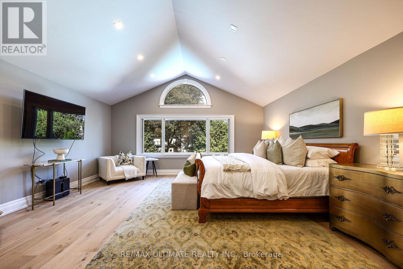 10 FIELD AVENUE - 33
