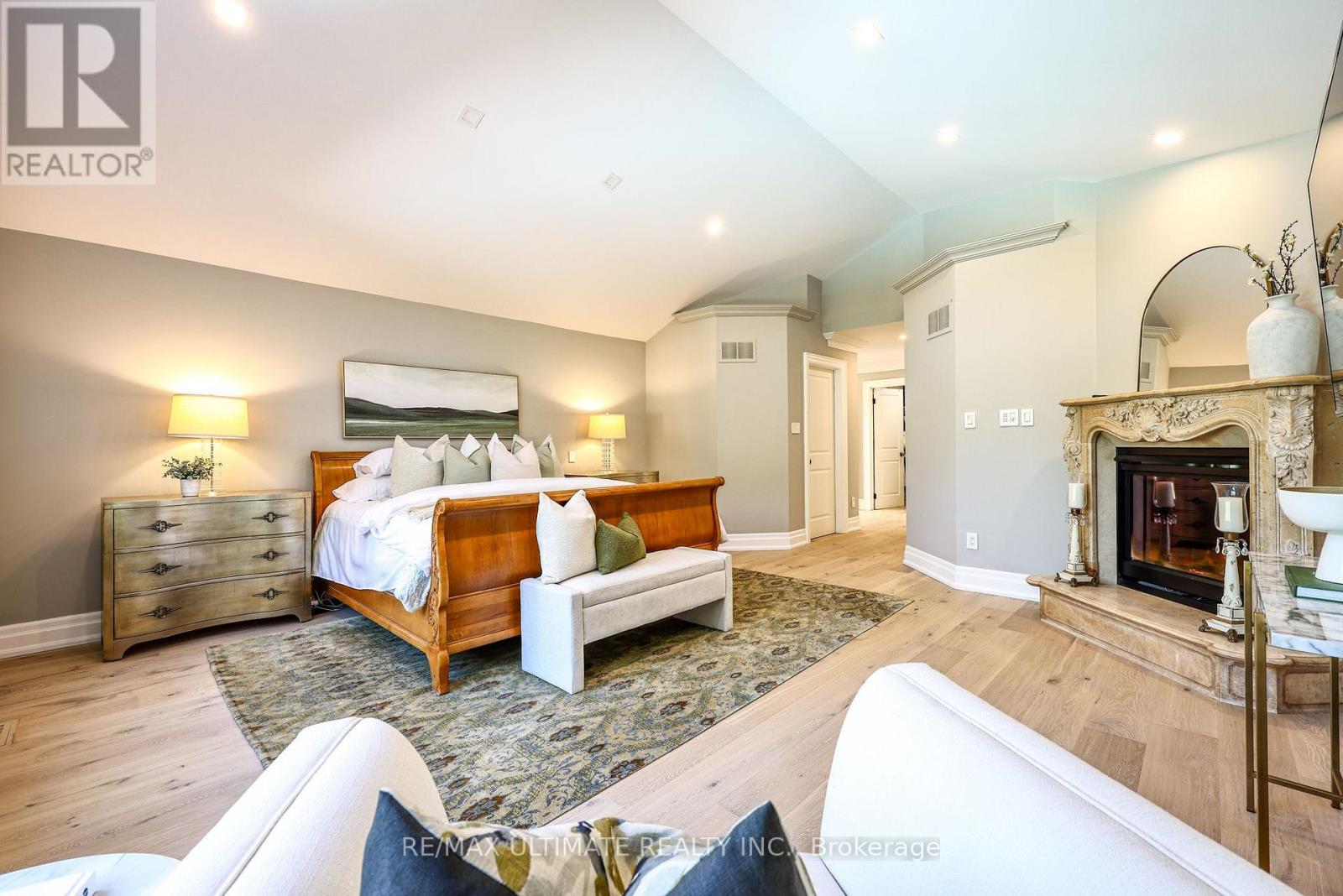 10 FIELD AVENUE - 34