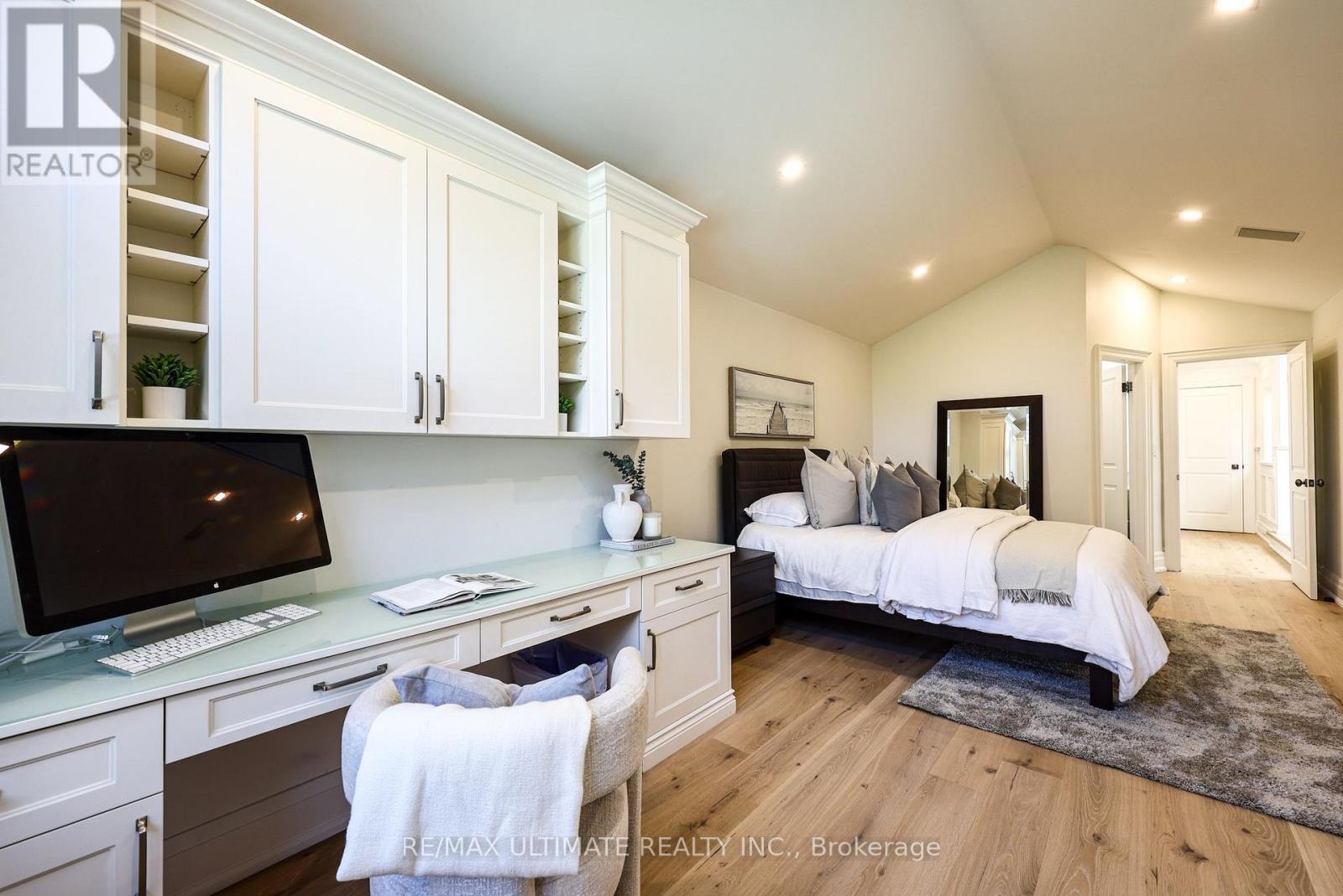 10 FIELD AVENUE - 41