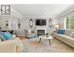 77 Glen Davis Crescent, Toronto, ON M4E1X7 Photo 9