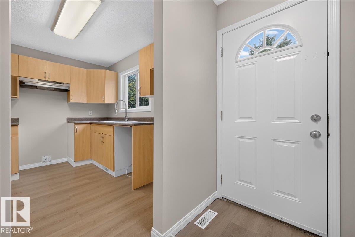 11413 96 St NW, Alberta Avenue — photo 16 of 30