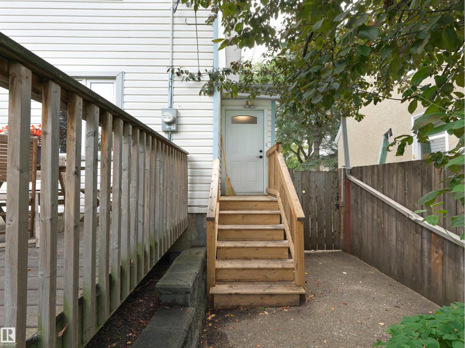 10968 75 AV NW - 25