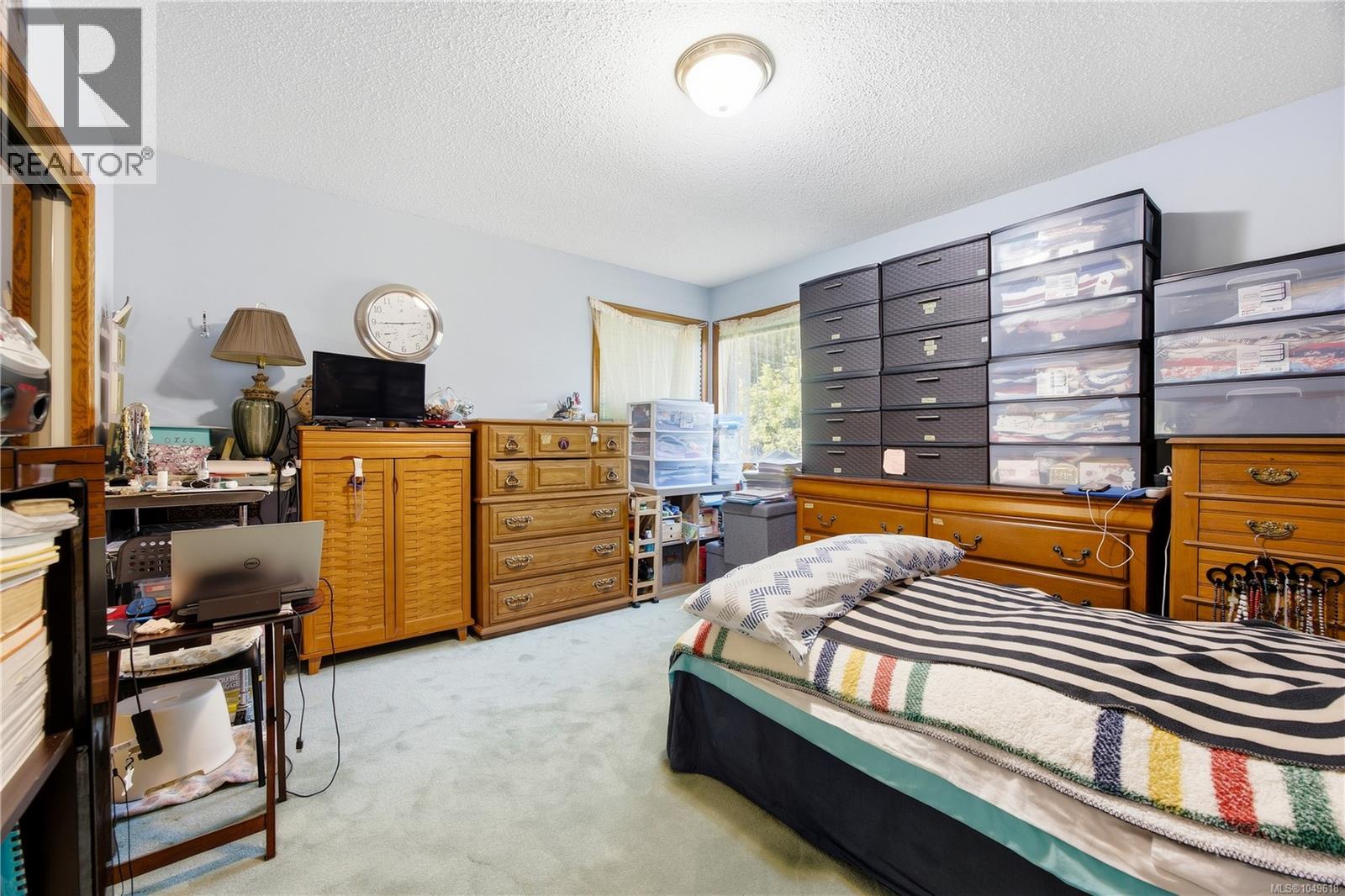 3665 Glen Oaks Dr - 33