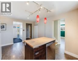 Kitchen - 2243 First Avenue, Rossland, BC V0G1Y0 Photo 8