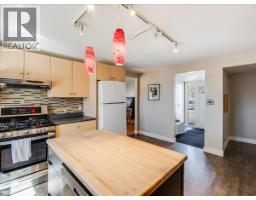 Full bathroom - 2243 First Avenue, Rossland, BC V0G1Y0 Photo 6