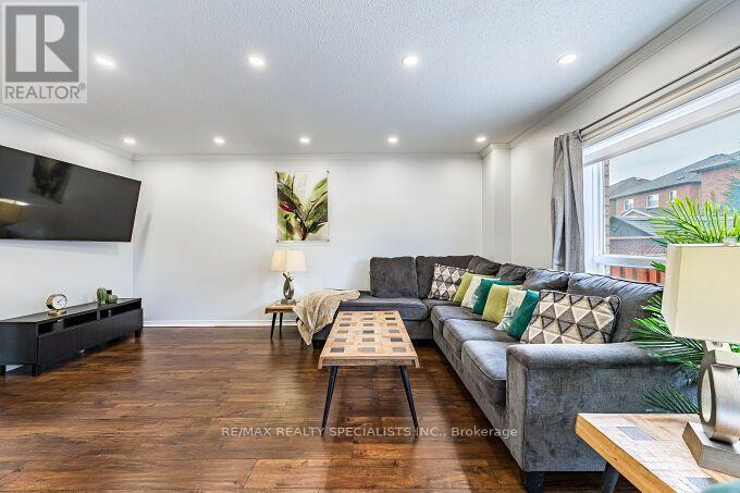 37 PEACHLEAF CRESCENT - 27
