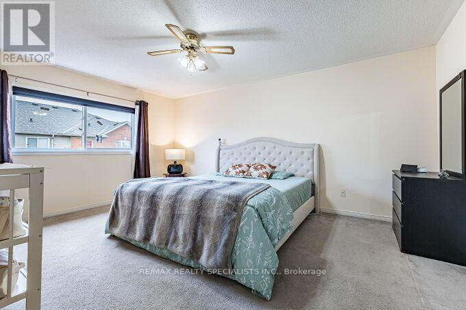 37 PEACHLEAF CRESCENT - 30