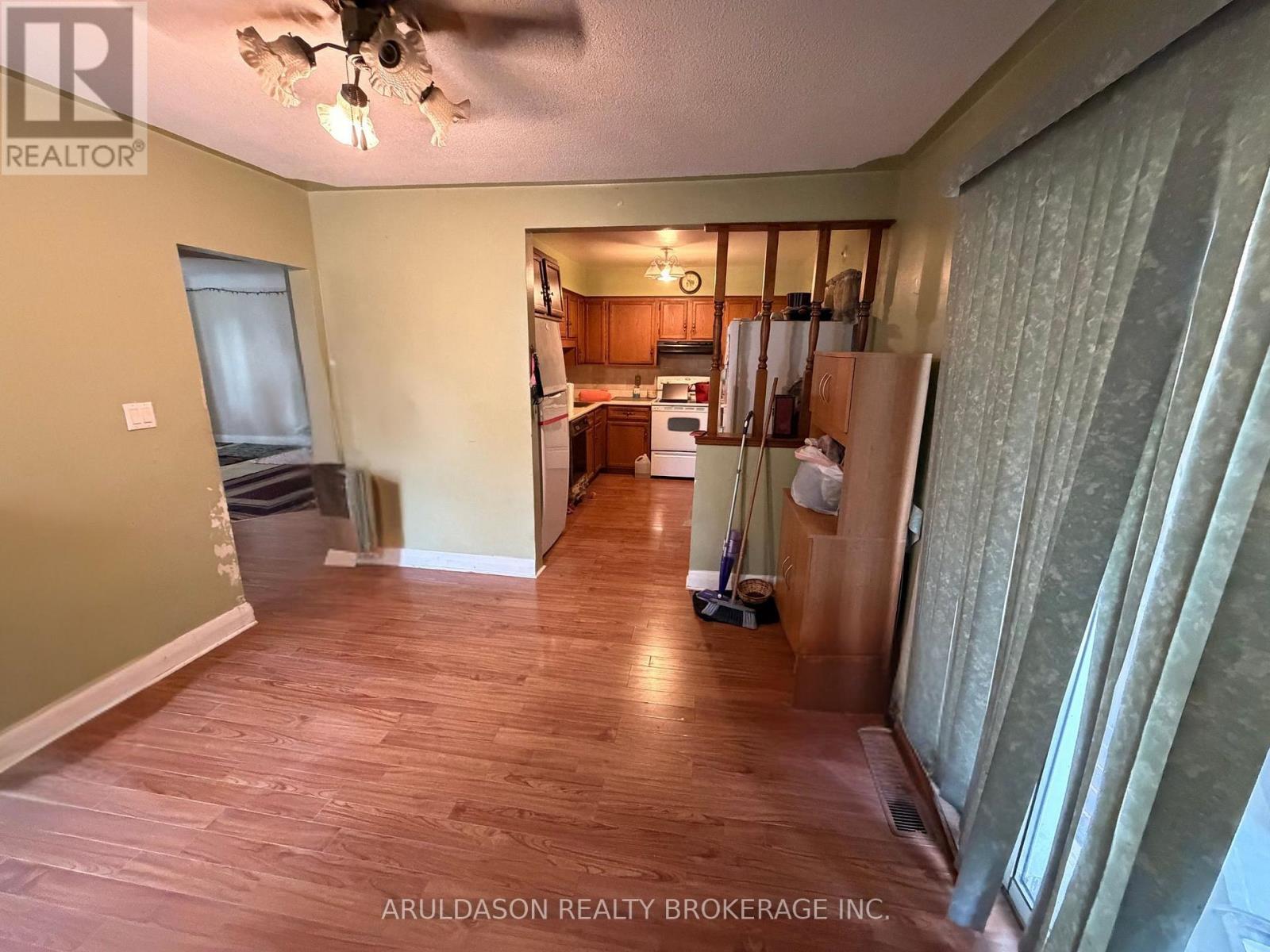 457 MONTCALM AVENUE - 4