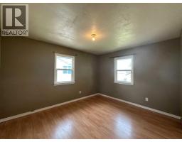 Family room - 5010 44 Avenue, Ponoka, AB T4J1J6 Photo 7