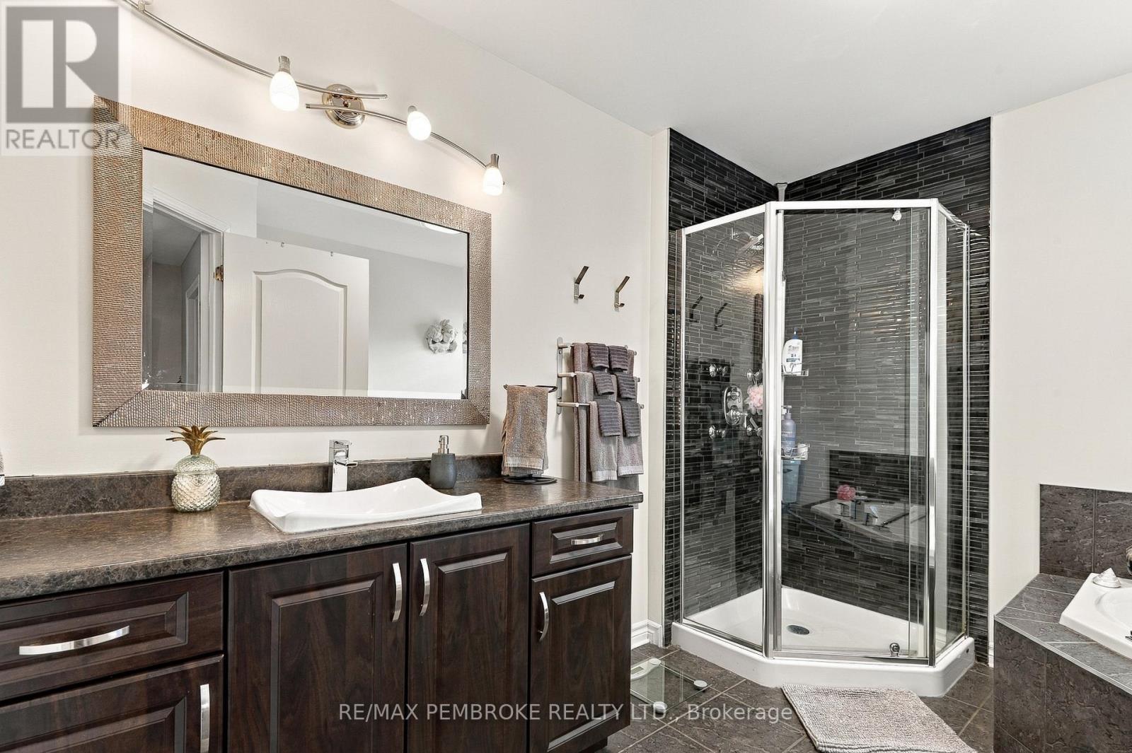 221 ORIOLE CRESCENT - Image 34