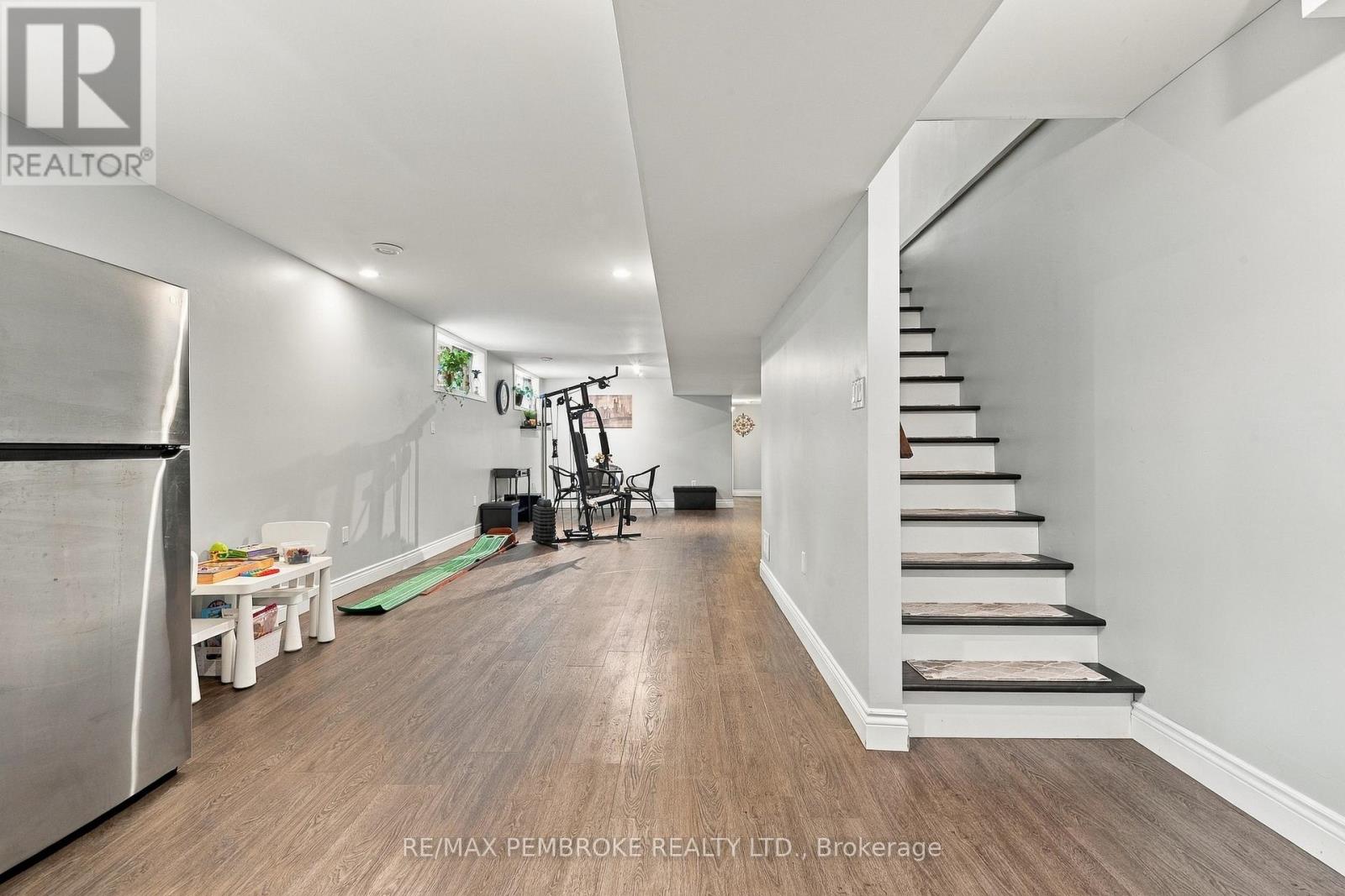 221 ORIOLE CRESCENT - Image 37