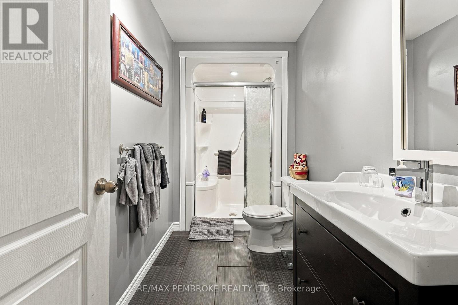 221 ORIOLE CRESCENT - 45