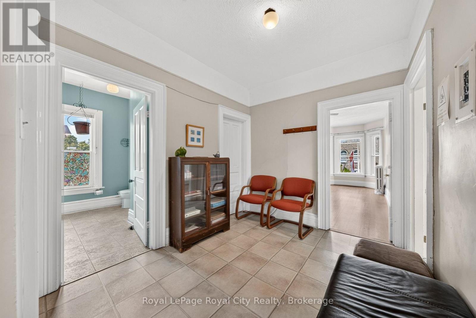 15 Cork Street East — photo 16
