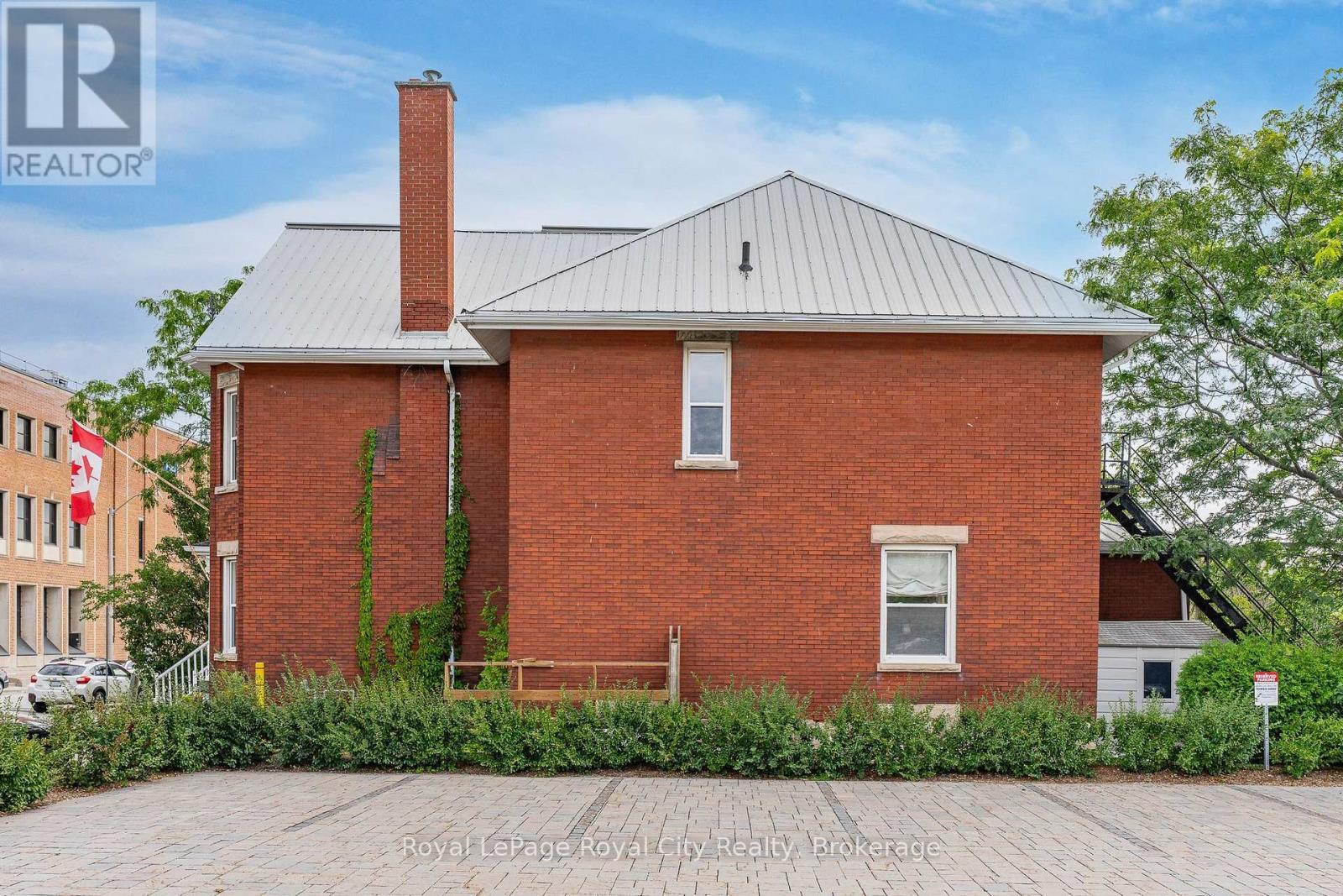 15 Cork Street East — photo 31
