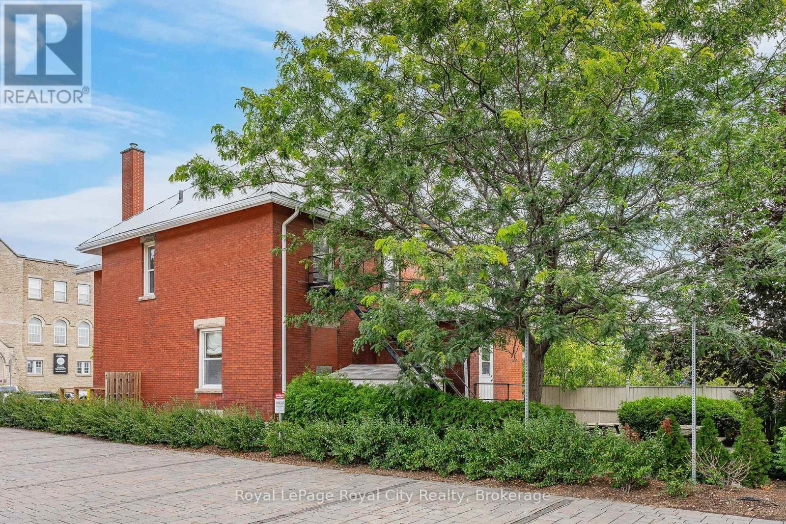 15 Cork Street East — photo 32