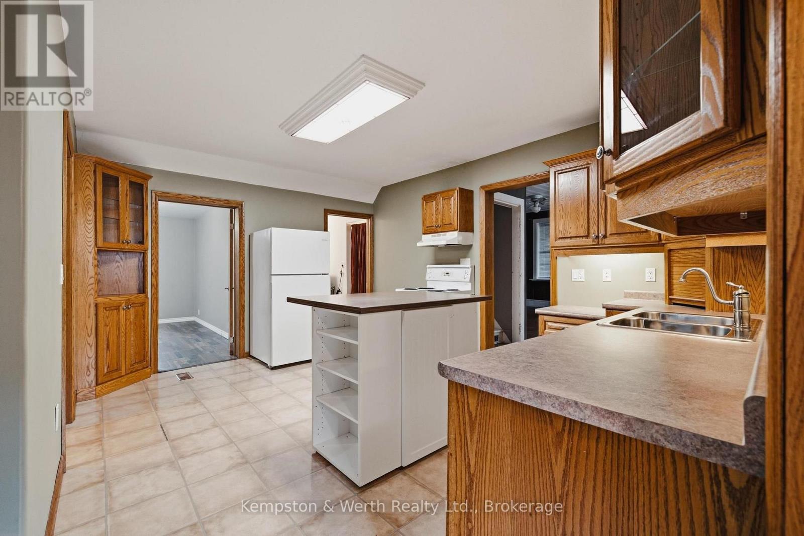 485 WALLACE AVENUE S - Image 12
