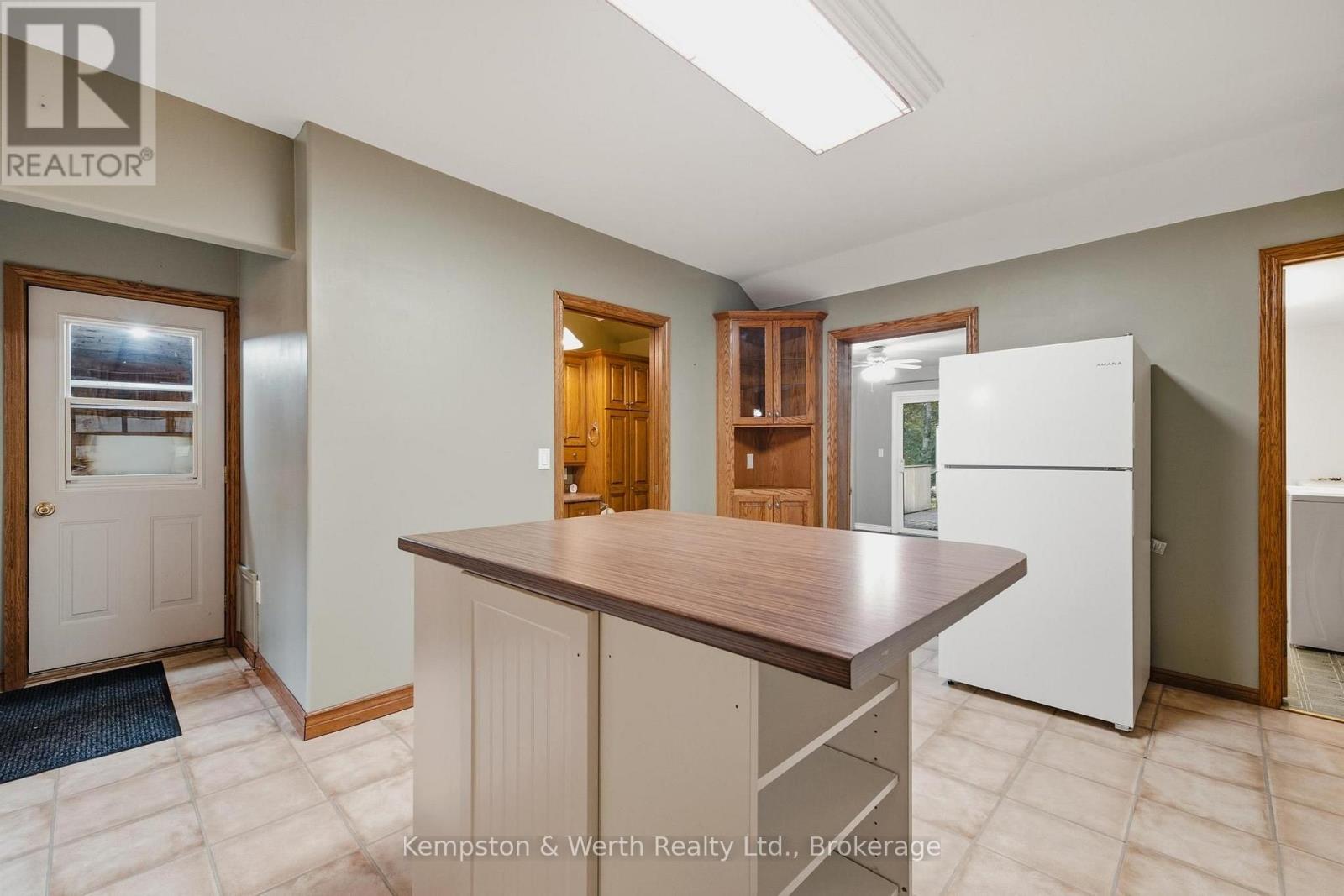 485 WALLACE AVENUE S - Image 17