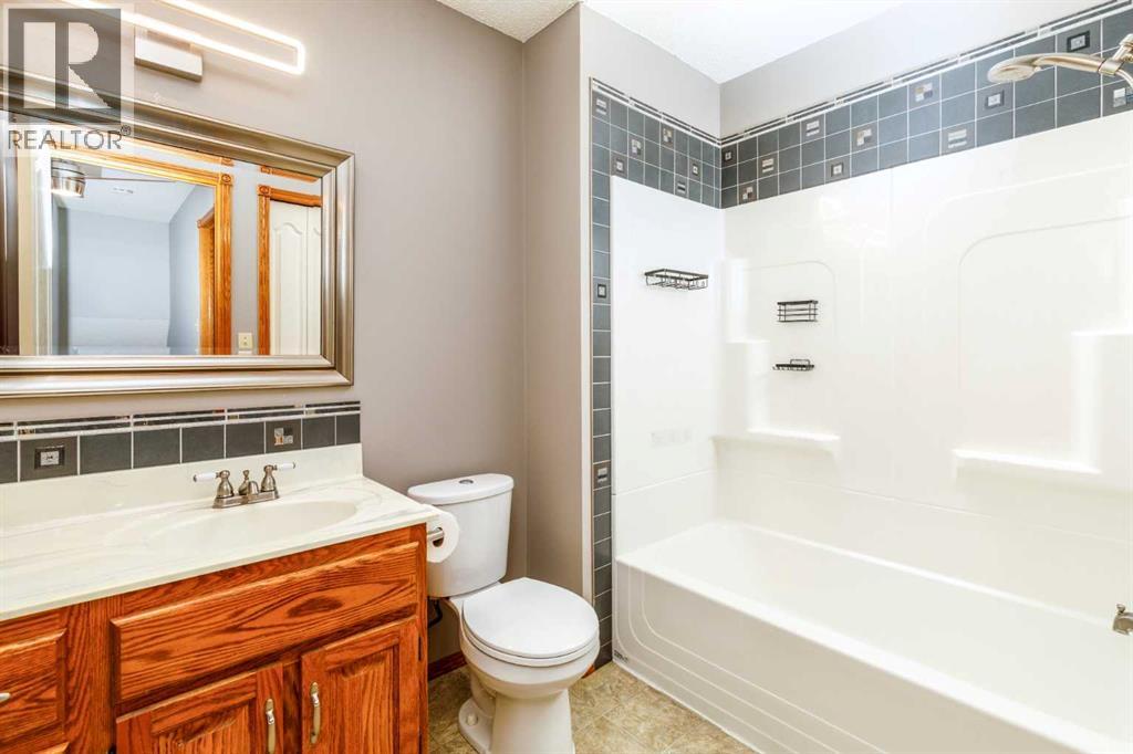 Upper Level Main Bathroom