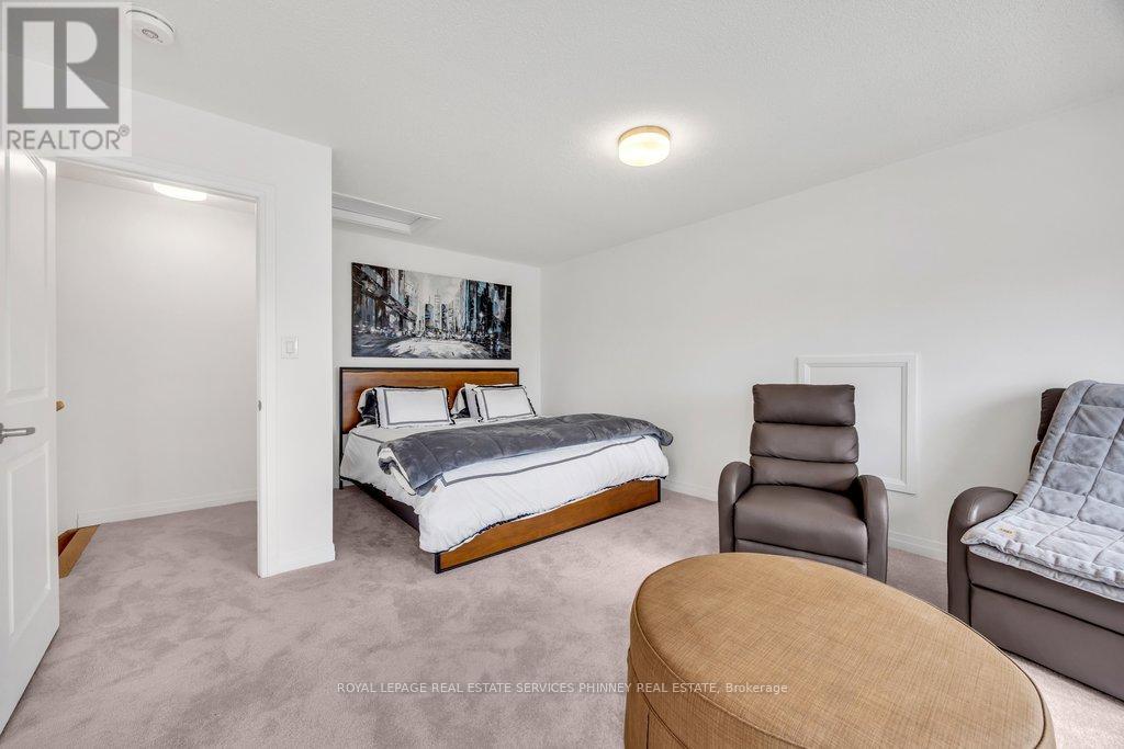 9 CROWN GATE - Image 28