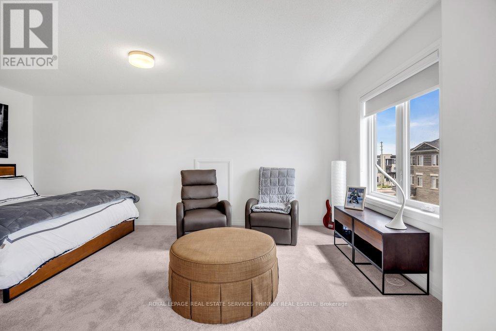 9 CROWN GATE - Image 30