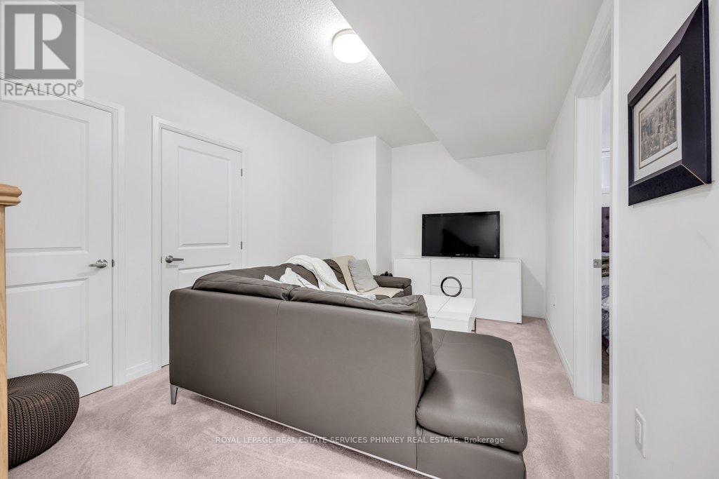 9 CROWN GATE - Image 36