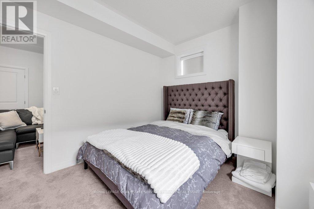 9 CROWN GATE - Image 38