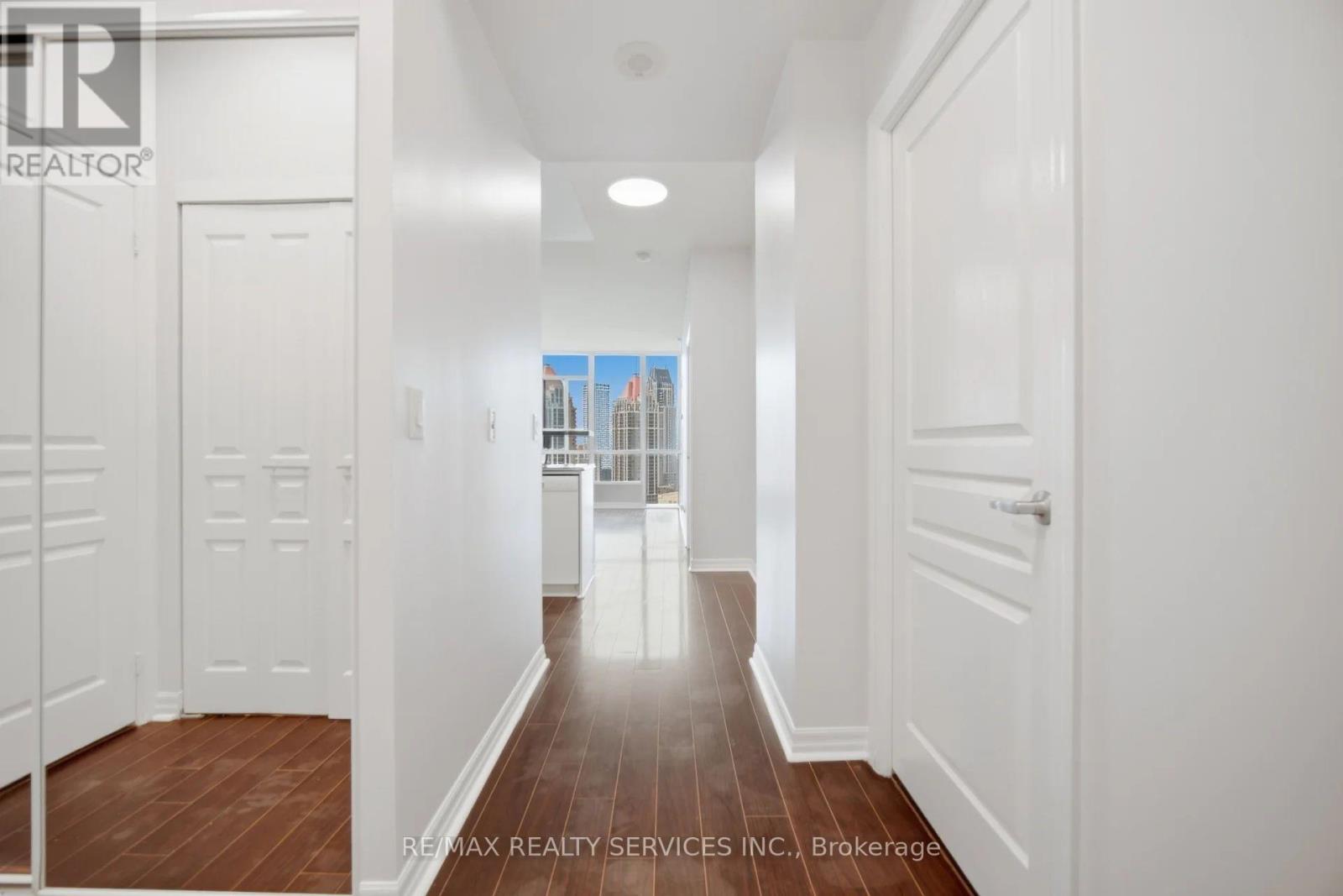 Photo of 2008 - 220 BURNHAMTHORPE ROAD W