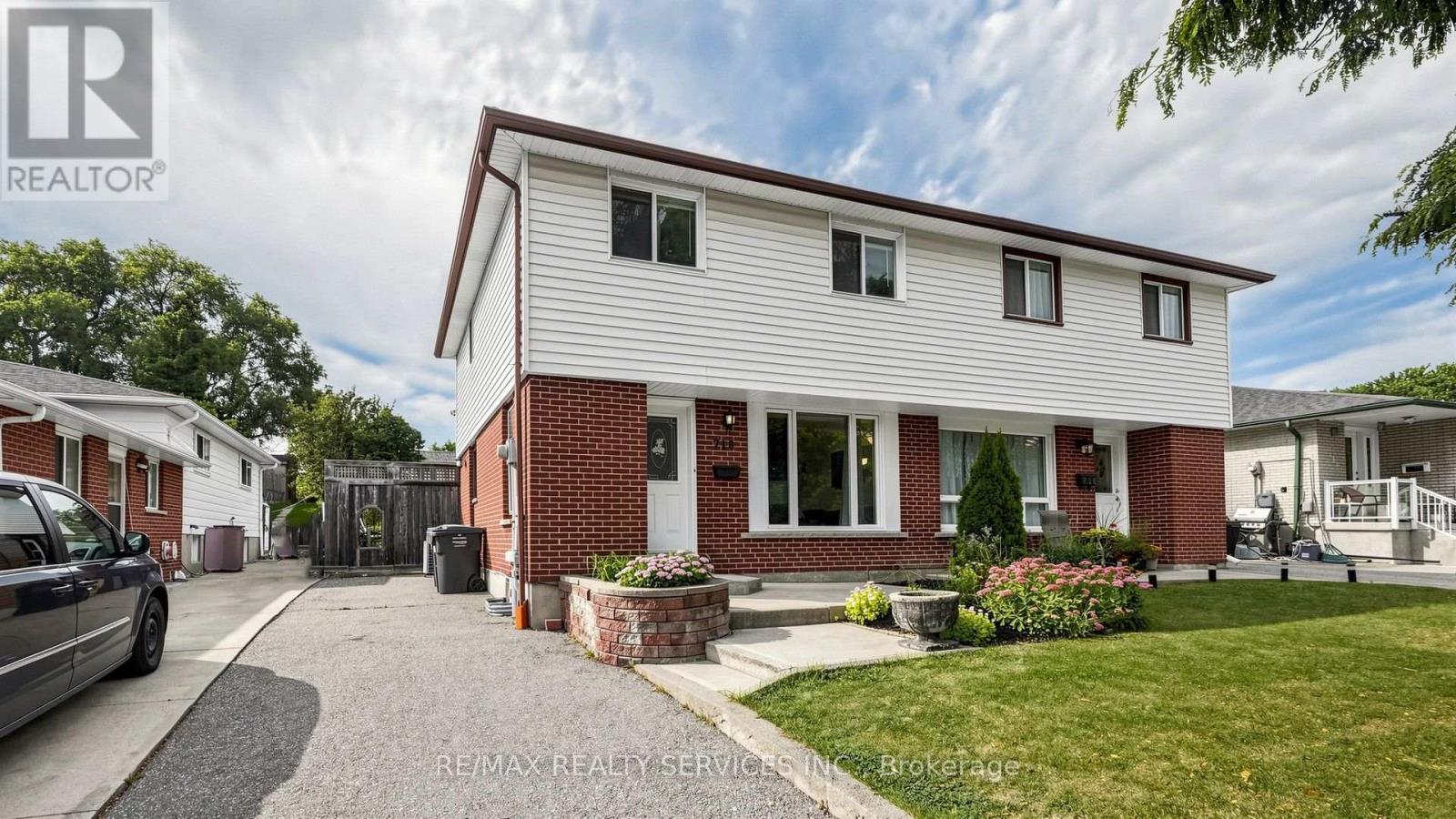 Photo of 716 Eaglemount Crescent